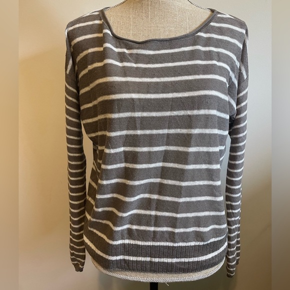 #18- VINCE- 100% LINEN Striped Lightweight Sweater size small - Picture 2 of 7